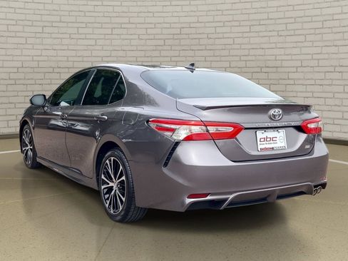Used 2020 Toyota Camry SE w/ Carpet Mat Package FWD image 7
