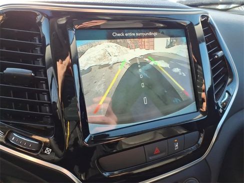 Used 2022 Jeep Cherokee Limited image 22