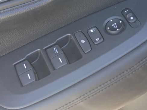 Certified 2025 Honda HR-V LX image 17