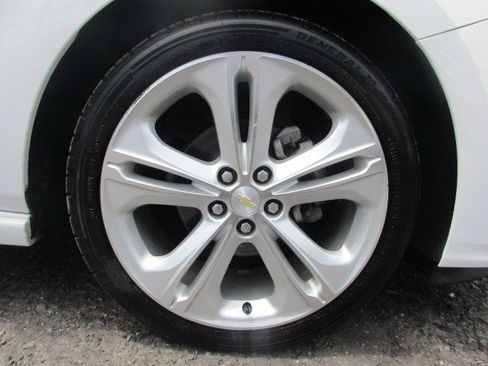 Used 2018 Chevrolet Cruze Premier FWD image 14