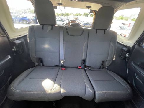 Used 2025 Jeep Wrangler Unlimited Sport AWD/4WD image 37