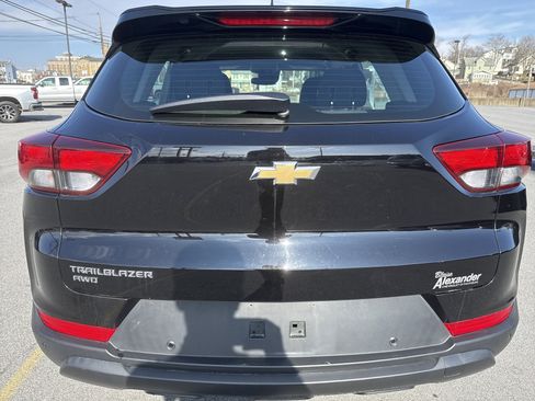 Used 2021 Chevrolet TrailBlazer LS image 31