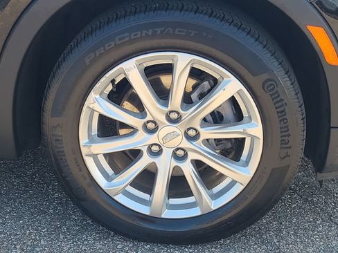 Used 2023 Cadillac XT4 Luxury w/ Cold Weather Package AWD/4WD image 9