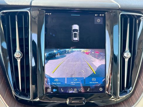 Used 2022 Volvo XC60 B5 Momentum image 15