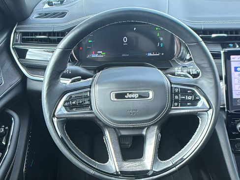 Used 2022 Jeep Grand Cherokee Overland w/ Advanced Protech Group III image 23