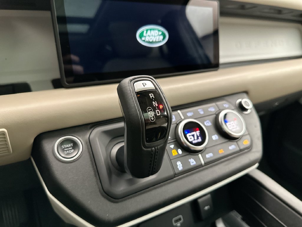 Used 2020 Land Rover Defender 110 HSE AWD/4WD image 24