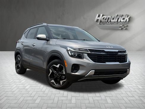 Used 2025 Kia Seltos EX FWD image 2