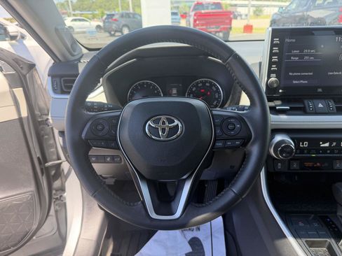 Used 2022 Toyota RAV4 XLE Premium FWD image 17