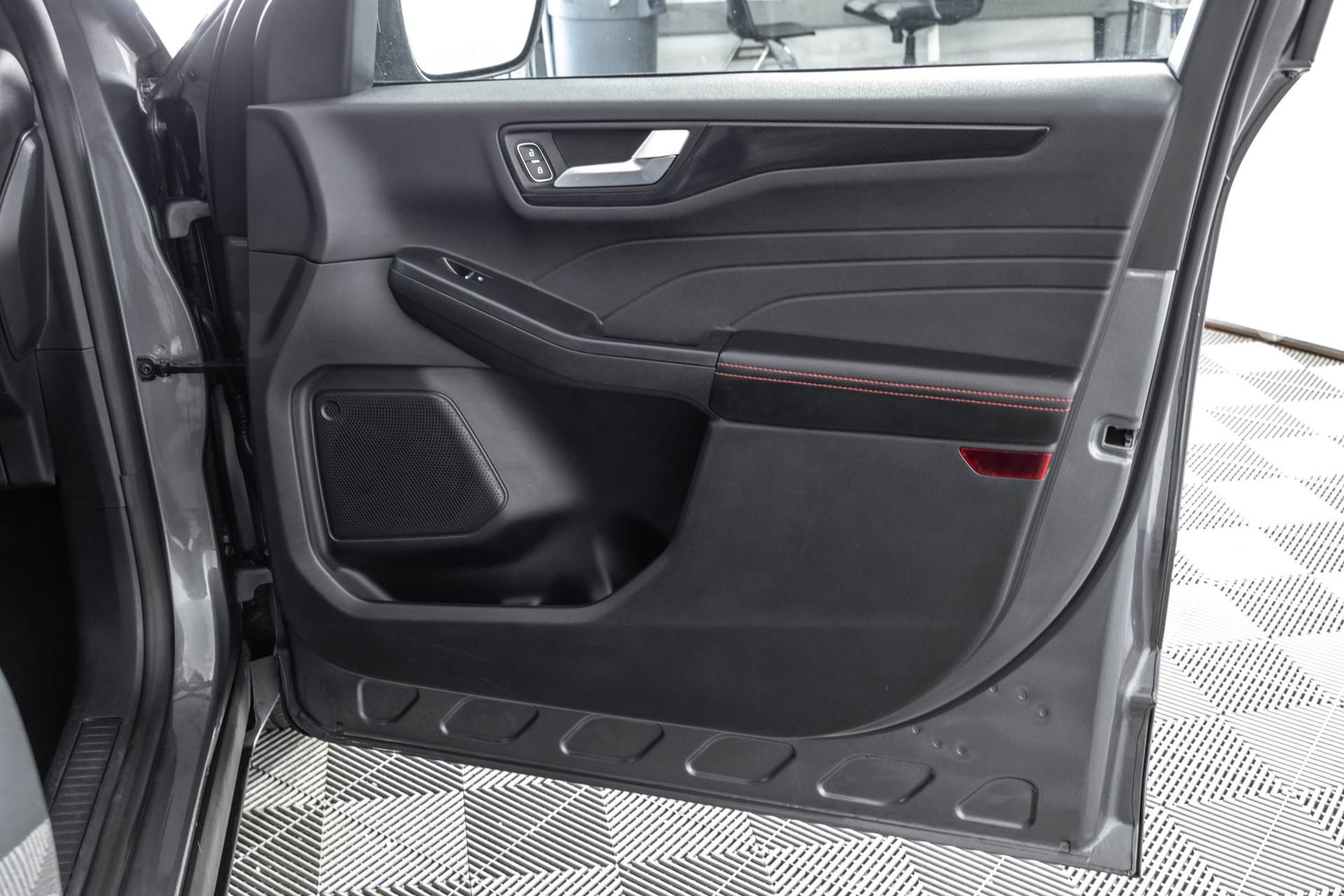 Used 2025 Ford Escape ST-Line Select AWD/4WD image 42