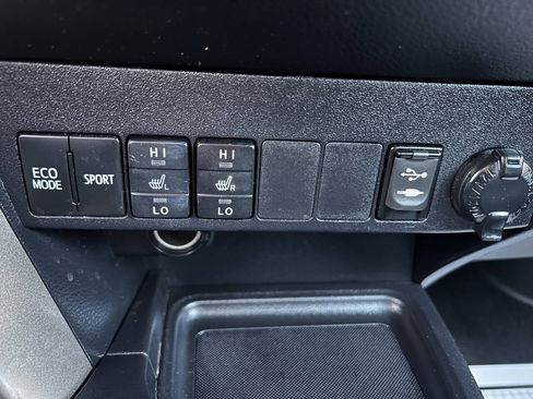 Used 2015 Toyota RAV4 Limited AWD/4WD image 24