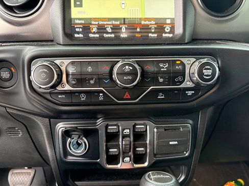Used 2023 Jeep Gladiator Sport AWD/4WD image 12