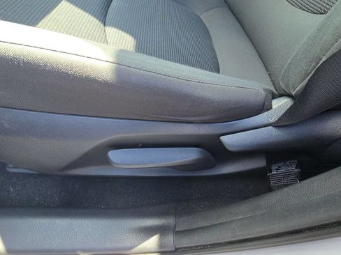 Used 2021 Toyota RAV4 LE FWD image 12
