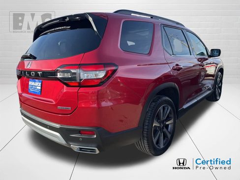 Used 2023 Honda Pilot Touring image 3