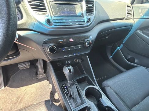 Used 2018 Hyundai Tucson SE FWD image 12