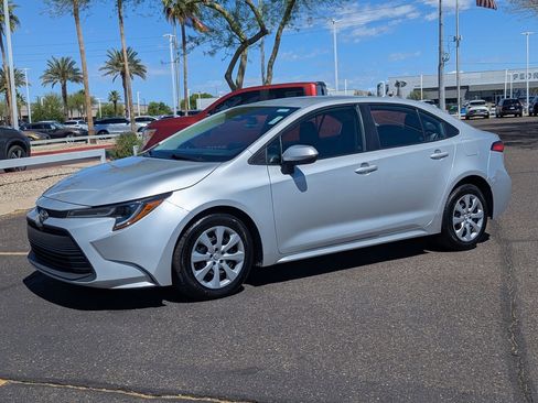 Used 2023 Toyota Corolla LE image 2