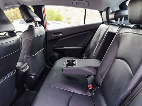 Used 2019 Toyota Prius XLE AWD/4WD image 16