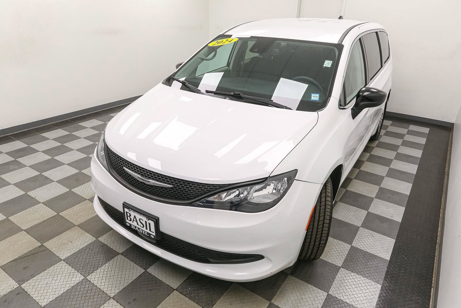 Used 2024 Chrysler Voyager LX FWD image 6