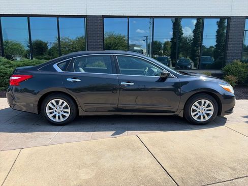 Used 2016 Nissan Altima 2.5 S w/ Power Driver Seat Package FWD image 4