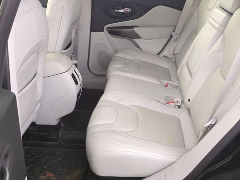 Used 2019 Jeep Cherokee Limited image 19