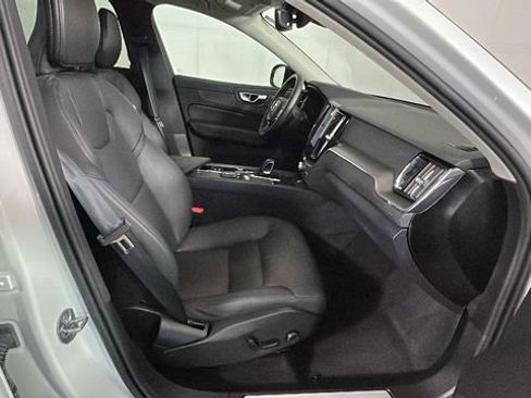 Used 2025 Volvo XC60 B5 Core AWD/4WD image 30