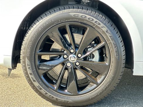 Used 2025 Jaguar F-PACE R-Dynamic S image 33