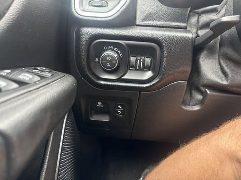 Used 2019 RAM 1500 Big Horn AWD/4WD image 24