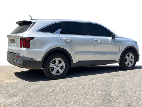 Used 2021 Kia Sorento LX FWD image 24