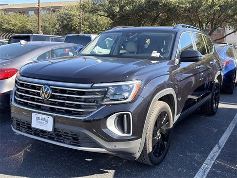 Used 2024 Volkswagen Atlas SE image 1