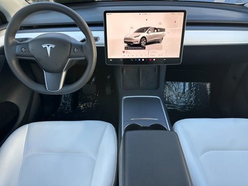 Used 2023 Tesla Model Y Long Range image 13