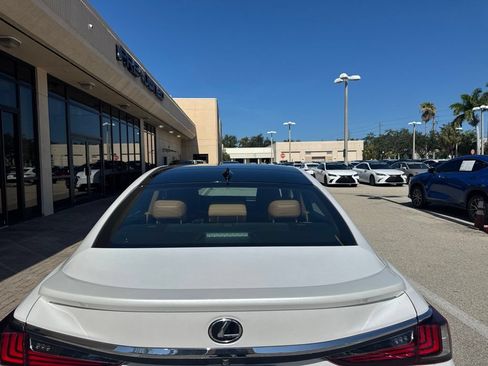 Used 2022 Lexus ES 350 Ultra Luxury w/ Accessory Package 2 FWD image 7