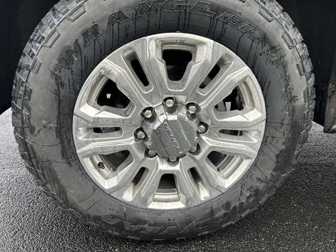 Used 2022 GMC Sierra 2500 Denali image 11