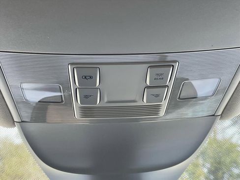 Used 2023 Volkswagen Taos SE image 14