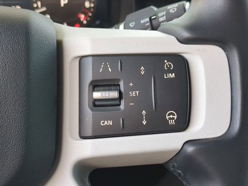 Used 2025 Land Rover Defender 110 S image 26