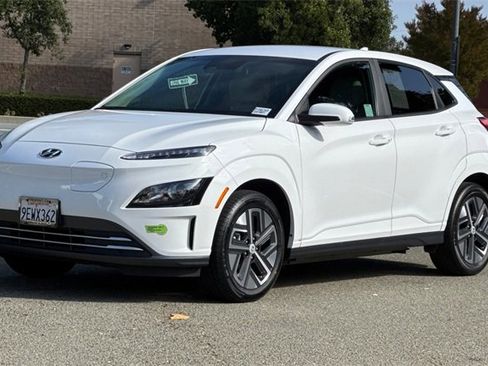 Used 2023 Hyundai Kona SE image 8