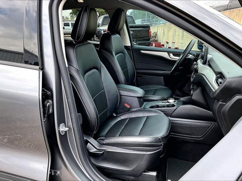 Used 2022 Ford Escape SEL w/ Technology Package FWD image 9