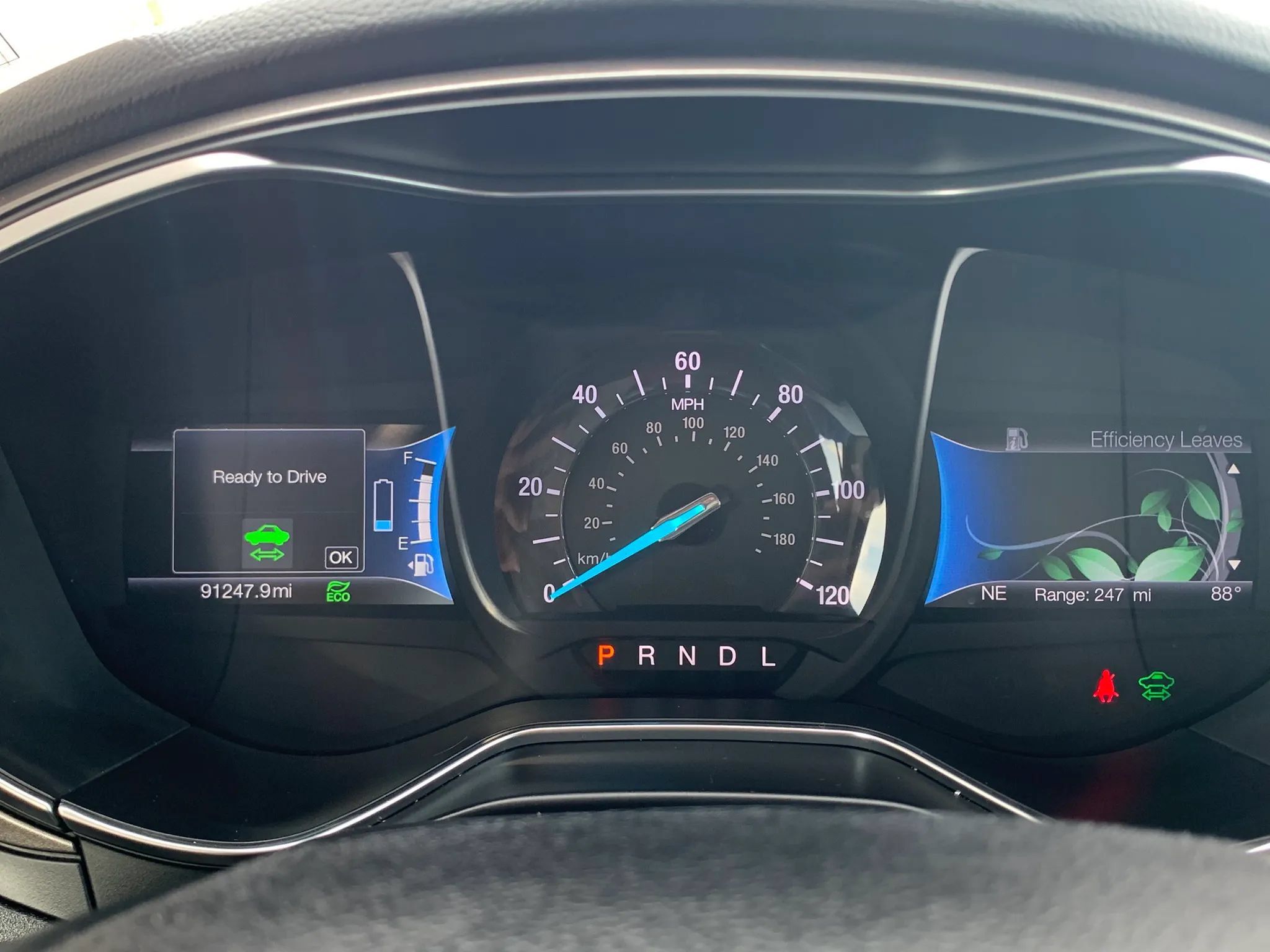 Used 2017 Ford Fusion SE FWD image 11