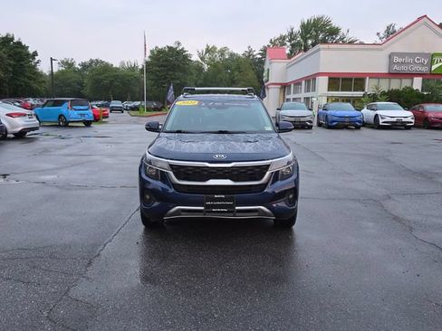 Certified 2021 Kia Seltos EX AWD/4WD image 3