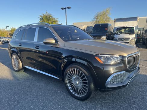 Used 2023 Mercedes-Benz Maybach GLS 600 4MATIC image 3