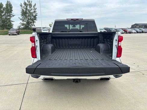 Used 2021 Chevrolet Silverado 1500 High Country w/ Technology Package AWD/4WD image 29