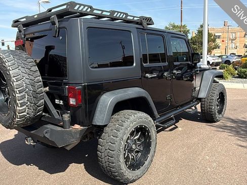 Used 2018 Jeep Wrangler Unlimited Rubicon w/ Connectivity Group AWD/4WD image 5