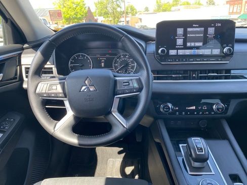 Used 2024 Mitsubishi Outlander SE AWD/4WD image 14