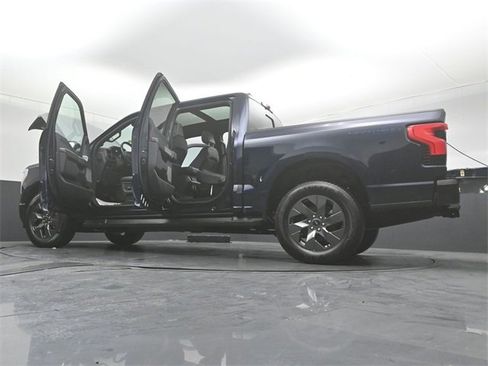 Used 2024 Ford F150 Lightning Lariat image 58
