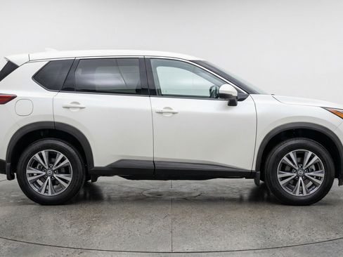 Used 2025 Nissan Rogue SV image 11