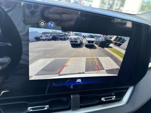 Used 2026 Chevrolet Equinox LT FWD image 18