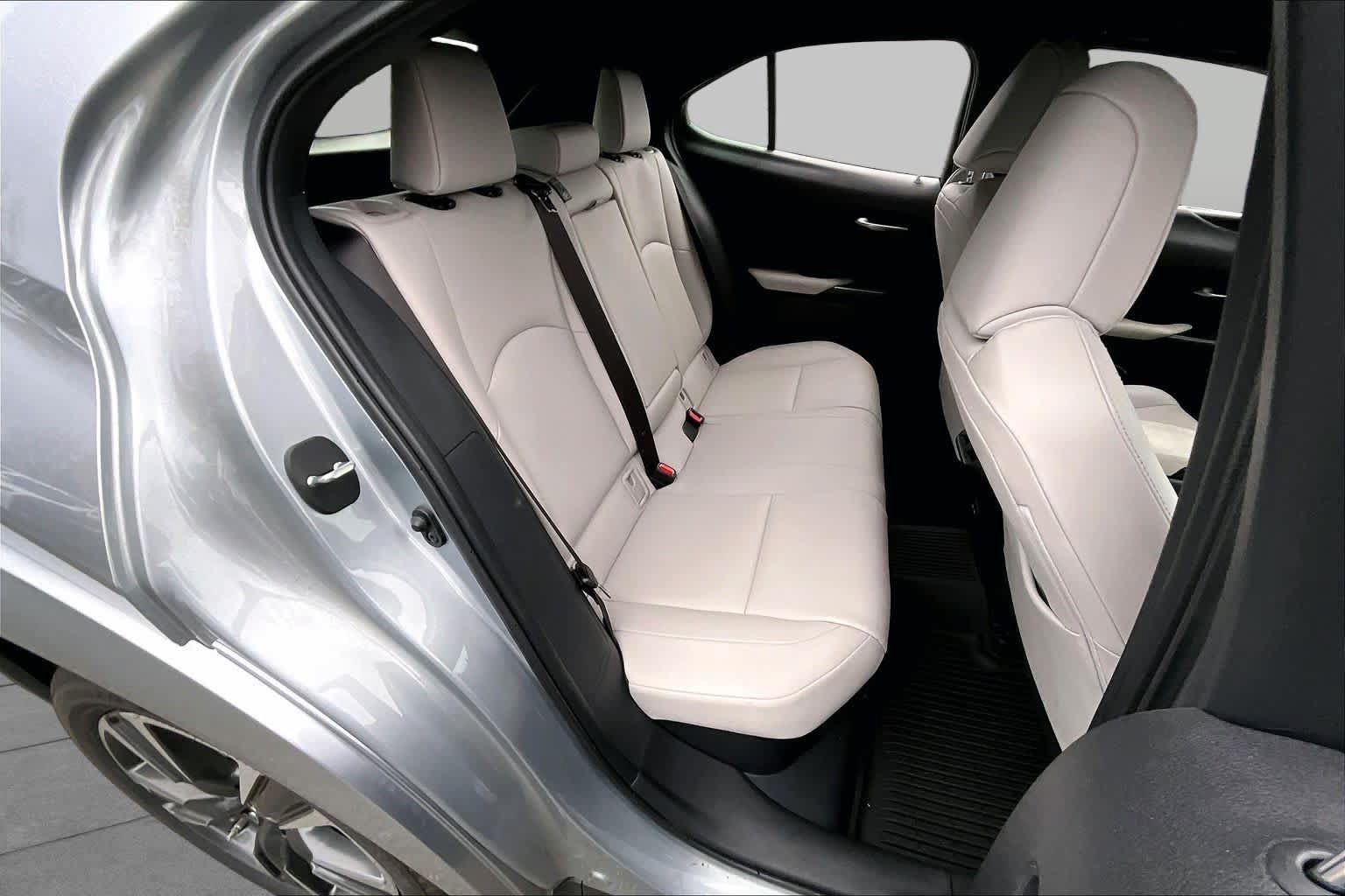 Used 2024 Lexus UX 250h AWD w/ Premium Package image 20