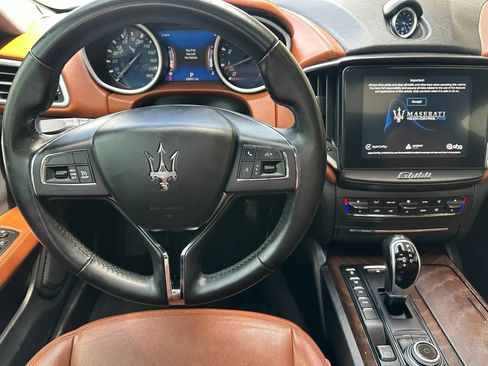 Used 2018 Maserati Ghibli RWD image 23