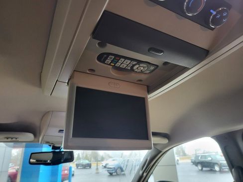 Used 2013 Chrysler Town & Country Touring-L w/ Driver Convenience Group image 11