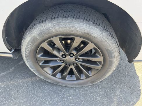Used 2019 Ford Expedition Limited w/ Equipment Group 301A AWD/4WD image 12