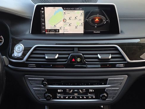 Used 2019 BMW 750i w/ Executive Package image 14