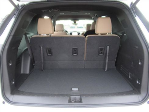 Used 2023 Chevrolet Traverse Premier image 34